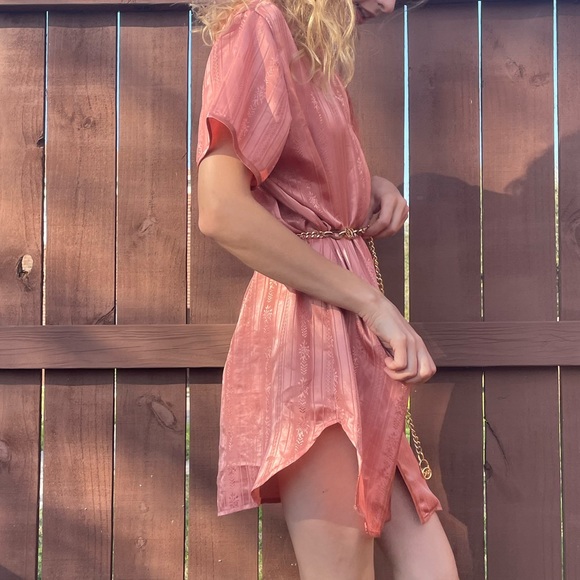 Cute versatile oversized pink button up dress / shirt or coverup - Picture 4 of 7